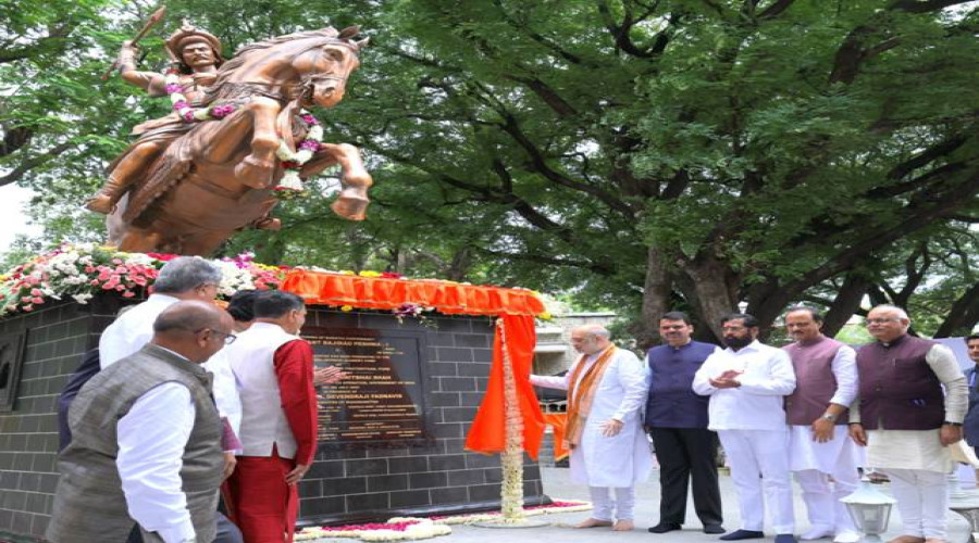अमित शाह ने पुणे में बाजीराव पेशवा की प्रतिमा का अनावरण किया